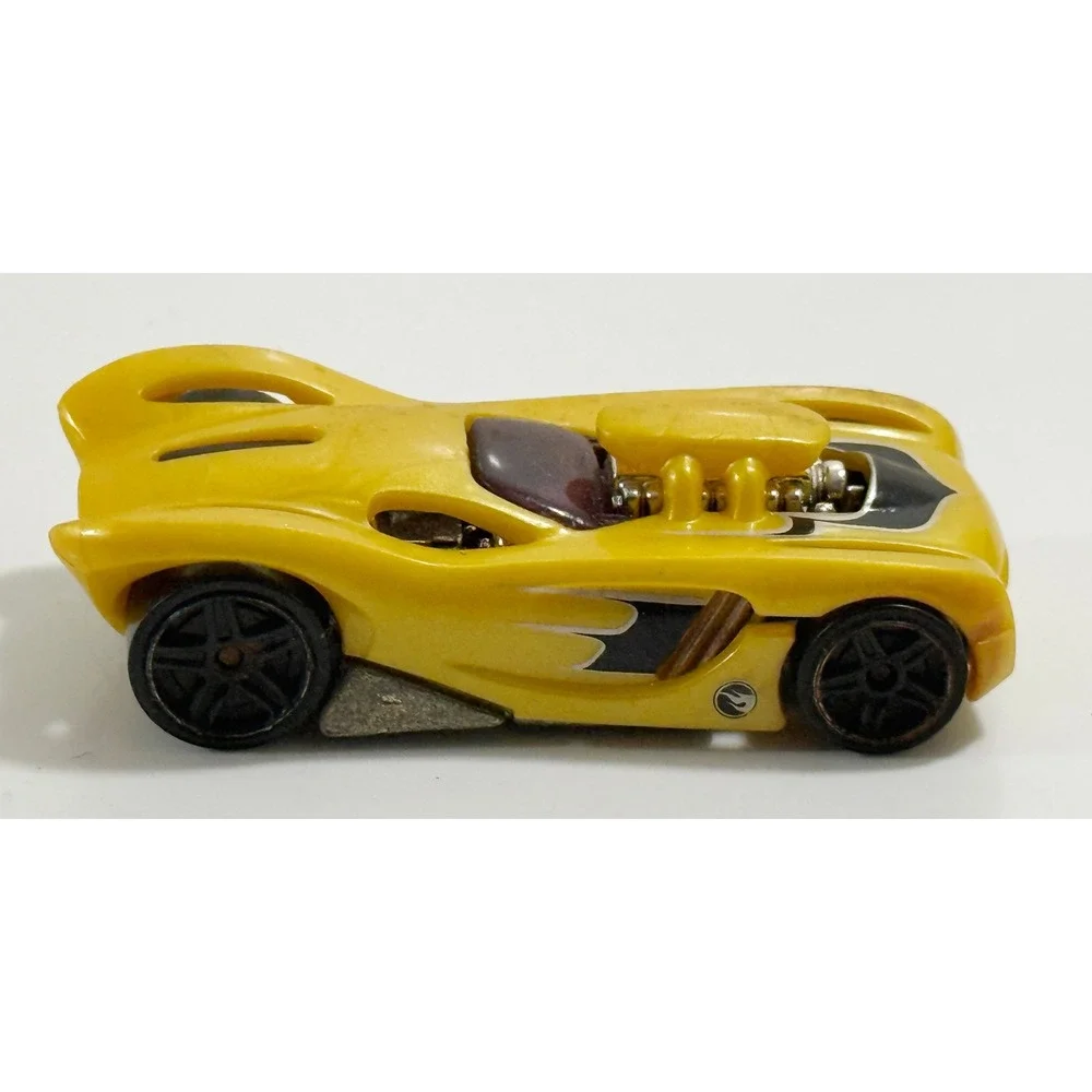 Hot Wheels 16 Angels Toy Car Kids 1:64 Yellow Diecast Futuristic Race Car 2003